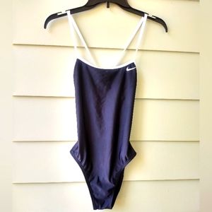 Women's Nike Black and White One Piece Swimsuit Size 8 NWOT